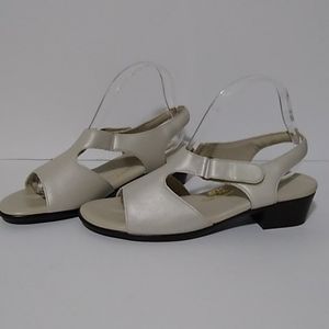 SAS Suntimer Sandals Heel Strap Open Toe 10 M